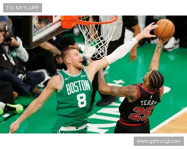 怀特全场表现出色16投7中贡献16分3板10助攻正负值高达22引领球队胜利